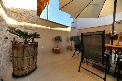 Extraordinary Villa Mari- Crowonder Group