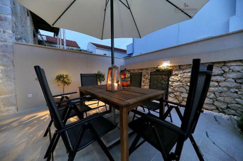 Extraordinary Villa Mari- Crowonder Group