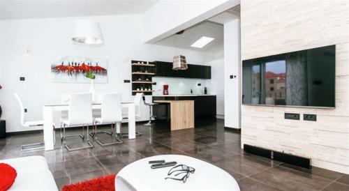Luxurious Apartment Petani