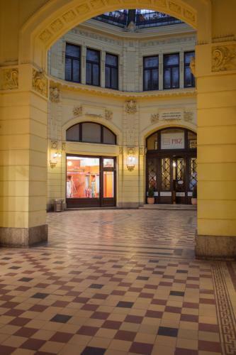Octagon Main Square Apartment