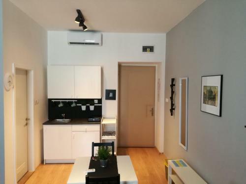 Hostal Studio Apartment Adro In The Center With Parking