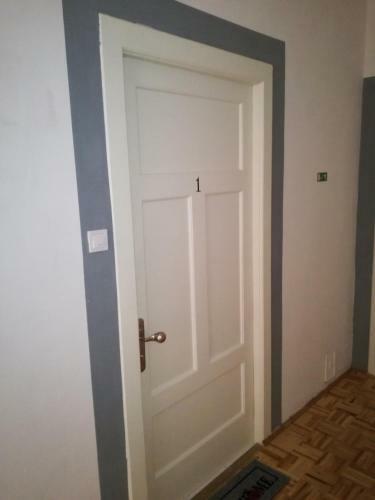 Hostal Studio Apartment Adro In The Center With Parking