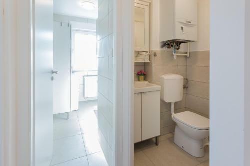 Spacious 2bdr Apartment With Beautiful Terrace