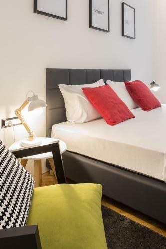 Spacious 2bdr Apartment Few Steps From City Center
