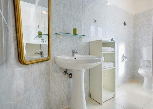 Hostal Apartments Siparis With Pool
