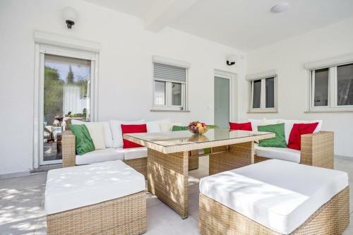 Hostal Apartments Siparis With Pool