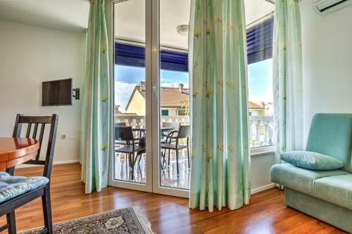 Hostal Apartments Siparis With Pool