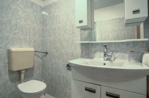 Hostal Apartments Siparis With Pool