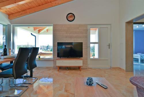 House Roza 2065