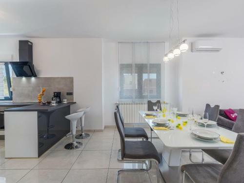 New And Modern Villa With Private Pool And Summer Kitchen In Central Istria