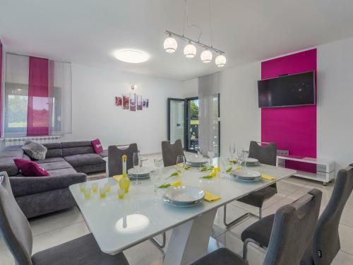 New And Modern Villa With Private Pool And Summer Kitchen In Central Istria