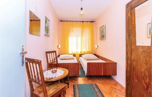 Two-bedroom Holiday Home In Bakarac