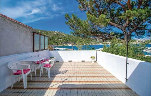 Two-bedroom Holiday Home In Bakarac