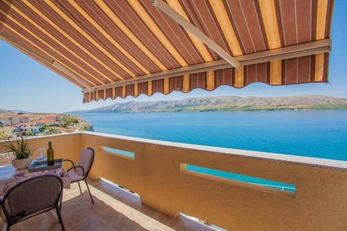 Hostal Beautiful Beachfront Apartments Komesic