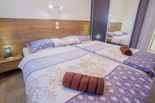 Hostal Beautiful Beachfront Apartments Komesic