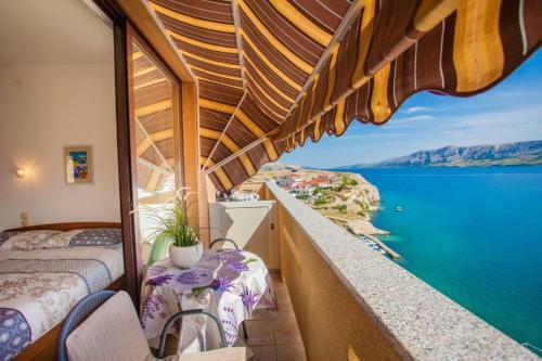 Hostal Beautiful Beachfront Apartments Komesic