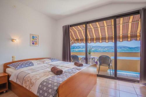 Hostal Beautiful Beachfront Apartments Komesic