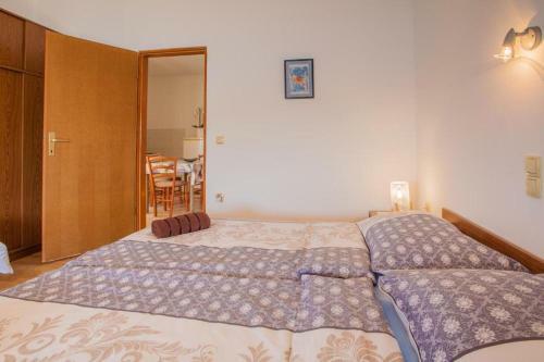 Hostal Beautiful Beachfront Apartments Komesic