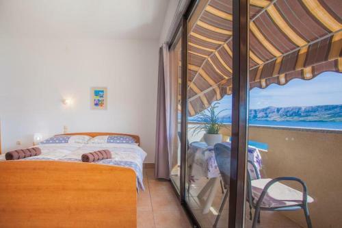 Hostal Beautiful Beachfront Apartments Komesic
