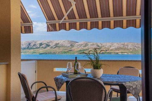 Hostal Beautiful Beachfront Apartments Komesic