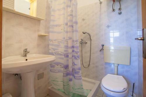 Hostal Beautiful Beachfront Apartments Komesic