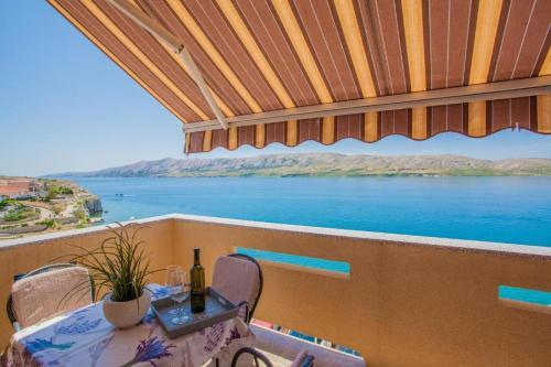 Hostal Beautiful Beachfront Apartments Komesic
