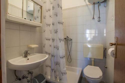 Hostal Beautiful Beachfront Apartments Komesic