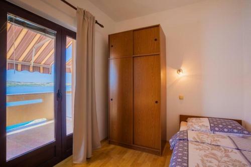 Hostal Beautiful Beachfront Apartments Komesic