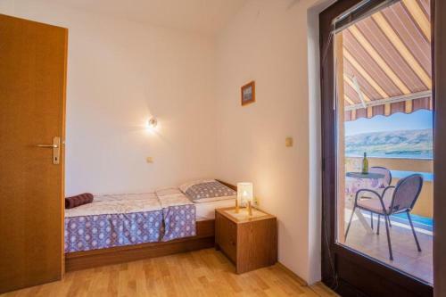 Hostal Beautiful Beachfront Apartments Komesic