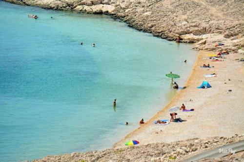 Hostal Beautiful Beachfront Apartments Komesic