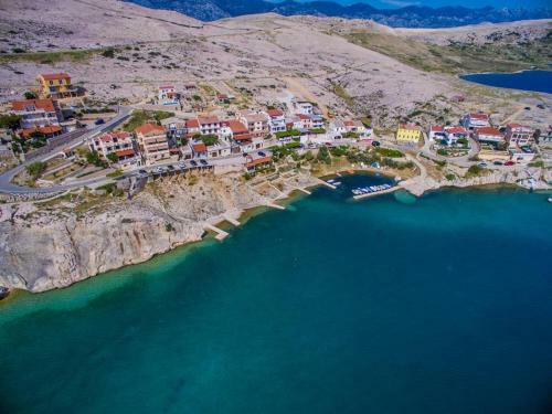 Hostal Beautiful Beachfront Apartments Komesic