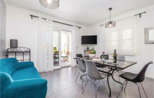 Three-bedroom Apartment In Barbat