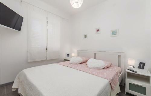 Three-bedroom Apartment In Barbat