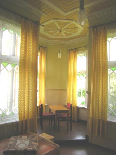 Hostal Guesthouse Airava