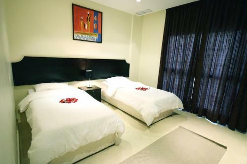 Leaders Plaza Apartments