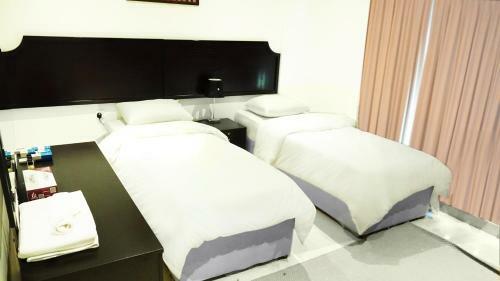 Leaders Plaza Apartments
