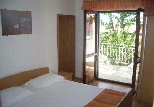 Apartments Josip - 150m From Beach