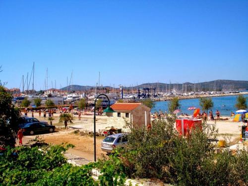 Apartment 3545-3 For 2 + 2 Pers. In Biograd Na Moru