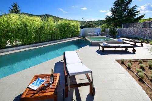 Beautiful Villa B&b, In Dalmatia, With A Pool
