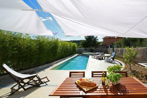 Beautiful Villa B&b, In Dalmatia, With A Pool