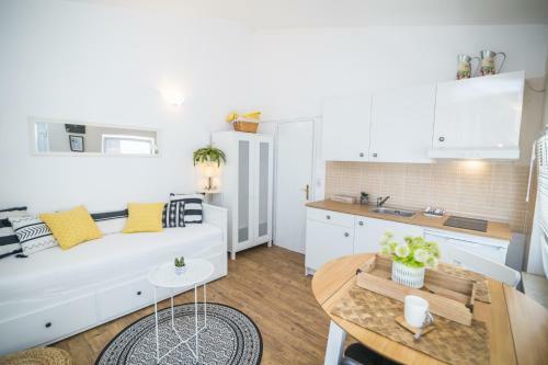 Beautiful Apartments With Balcony In Central Biograd - Bnm 2