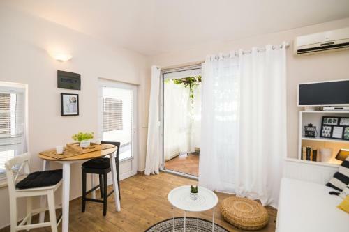 Beautiful Apartments With Balcony In Central Biograd - Bnm 2