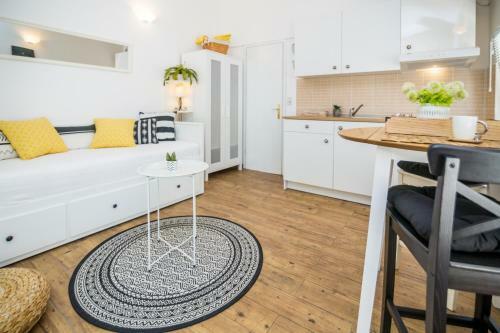 Beautiful Apartments With Balcony In Central Biograd - Bnm 2