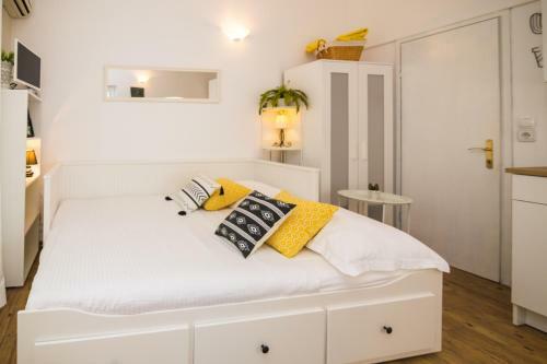 Beautiful Apartments With Balcony In Central Biograd - Bnm 2