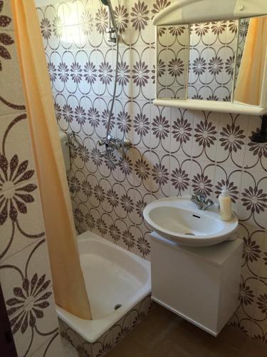 Beautiful Apartments With Balcony And Garden - Bnm 2