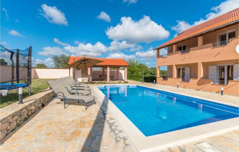 Five-bedroom Holiday Home In Biograd Na Moru