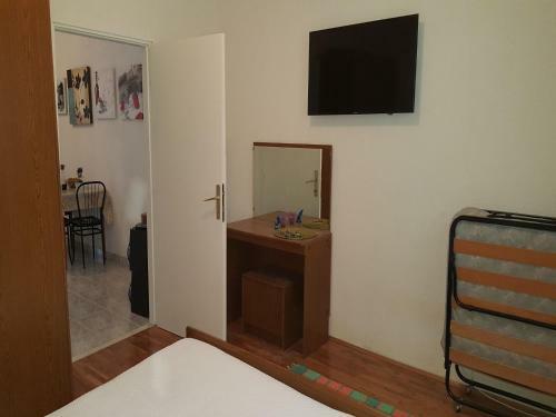 Apartments Dena - 60 M From Beach