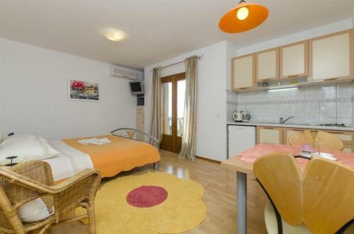 Apartments Lemar - Parking & Grill