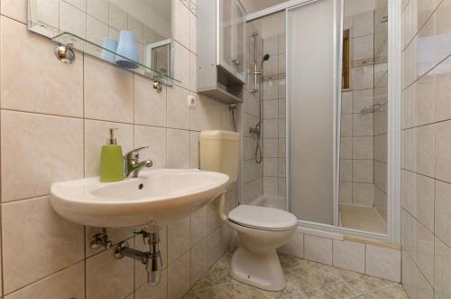 Apartments Lemar - Parking & Grill