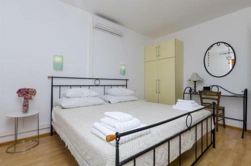 Apartments Lemar - Parking & Grill
